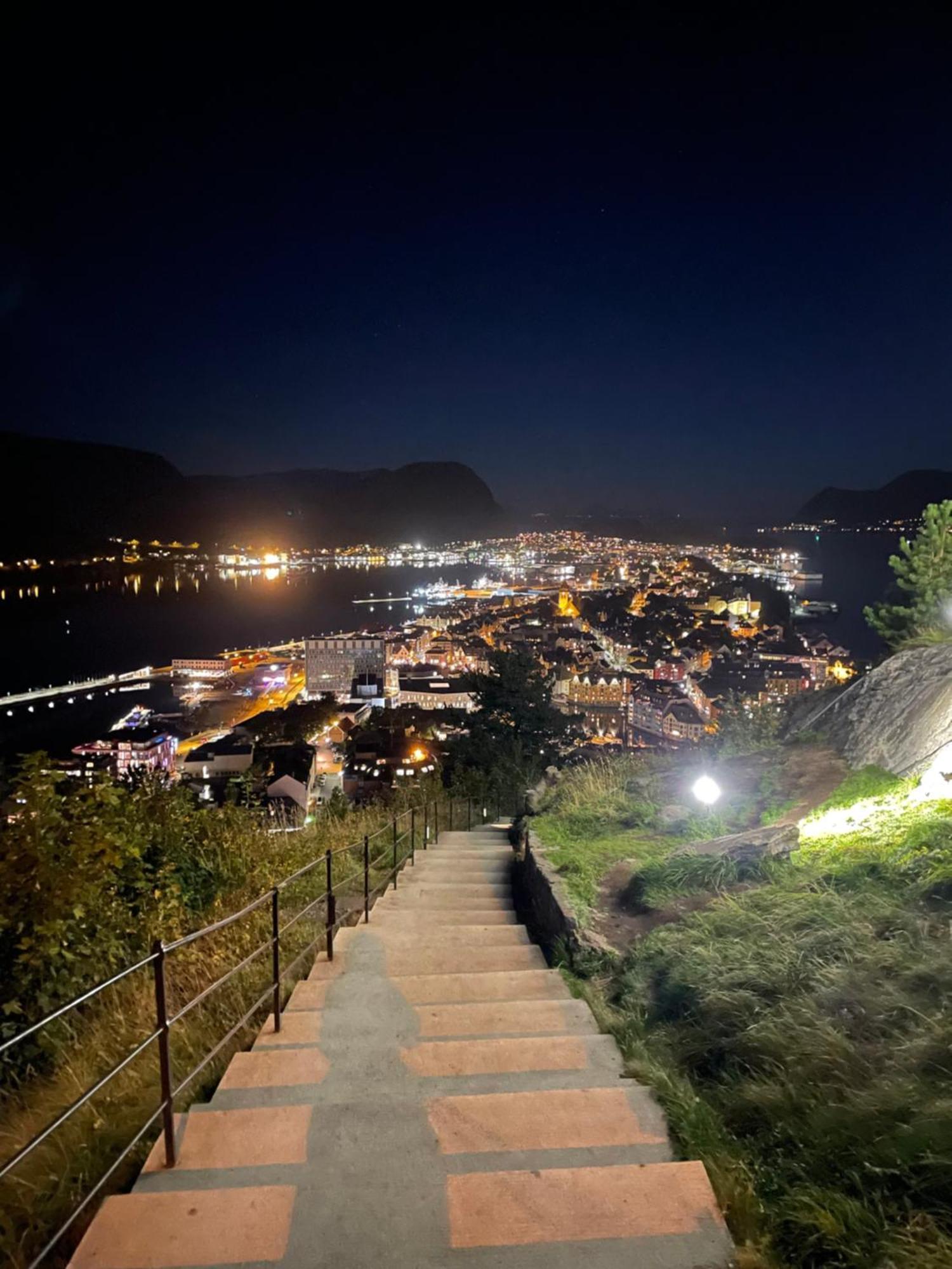 Koselig Leilighet I Sentrum Ålesund Exterior foto